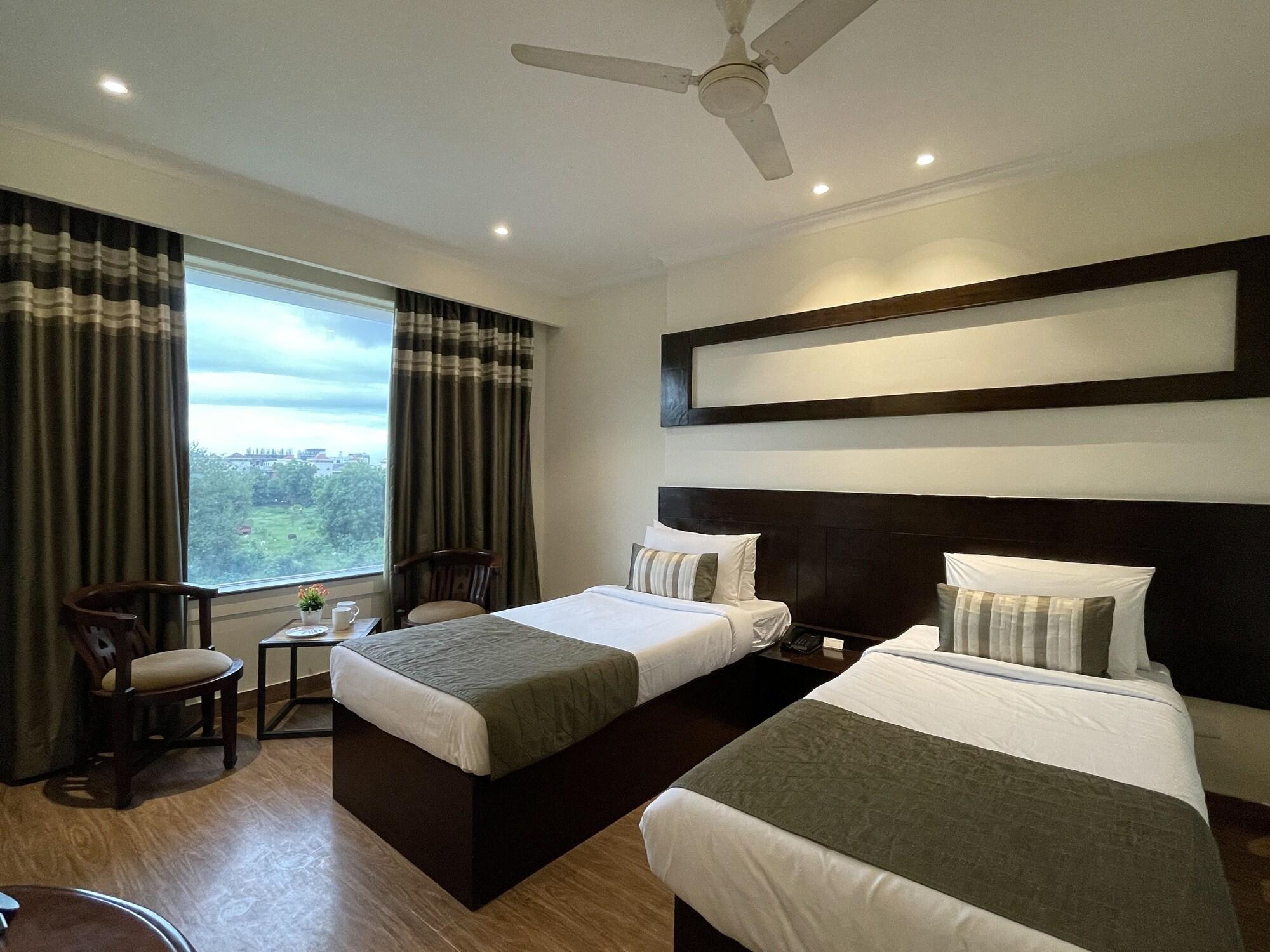 Royale Sarovar Portico Agra Agra  Εξωτερικό φωτογραφία