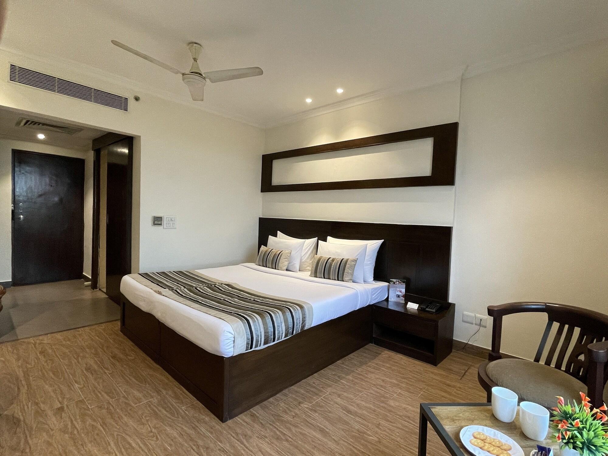 Royale Sarovar Portico Agra Agra  Εξωτερικό φωτογραφία