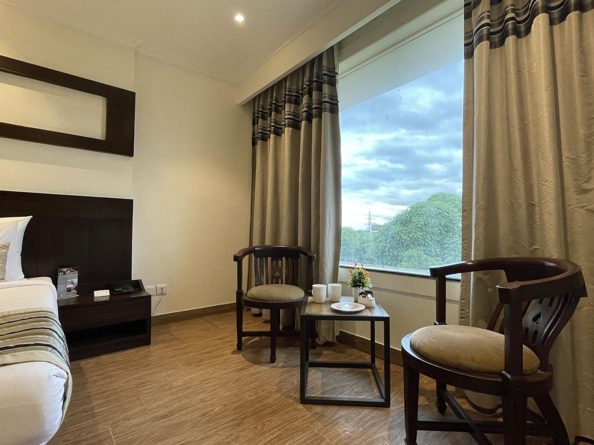 Royale Sarovar Portico Agra Agra  Εξωτερικό φωτογραφία