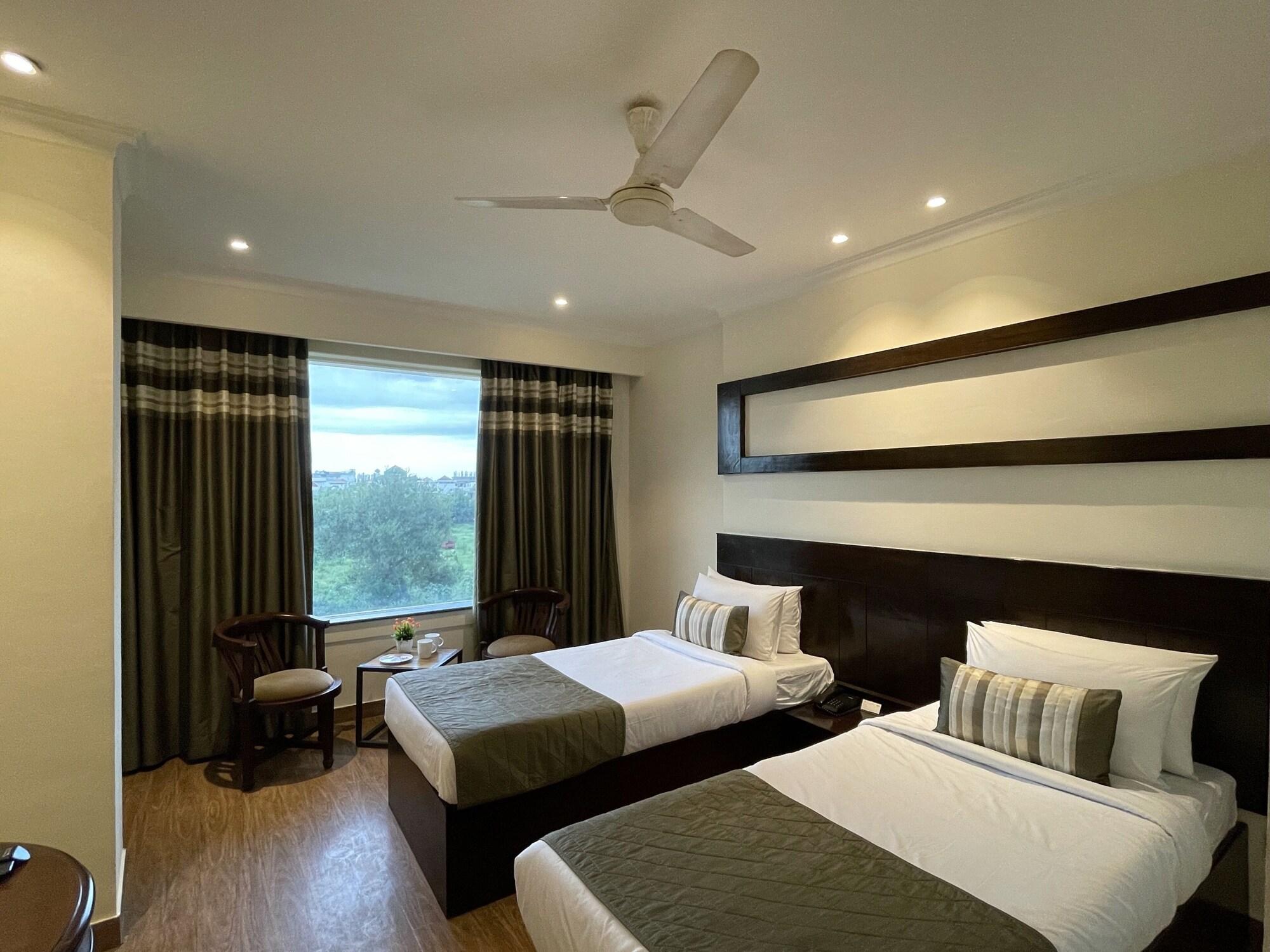 Royale Sarovar Portico Agra Agra  Εξωτερικό φωτογραφία
