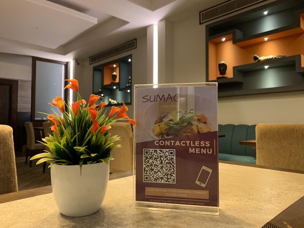 Royale Sarovar Portico Agra Agra  Εξωτερικό φωτογραφία
