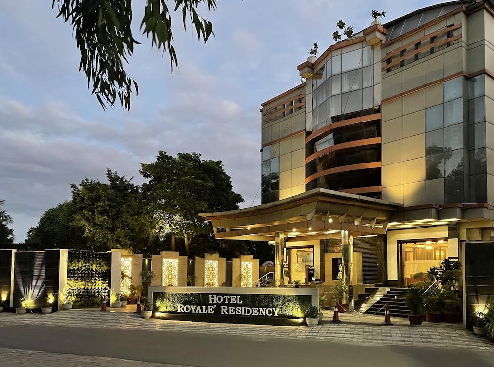Royale Sarovar Portico Agra Agra  Εξωτερικό φωτογραφία