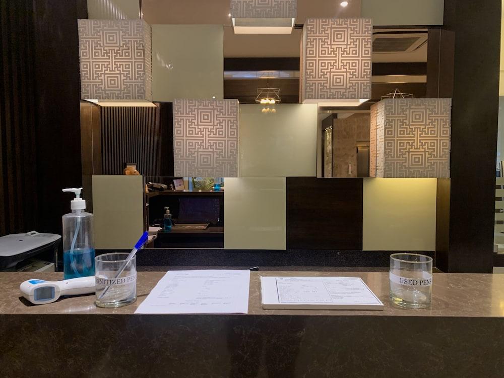 Royale Sarovar Portico Agra Agra  Εξωτερικό φωτογραφία