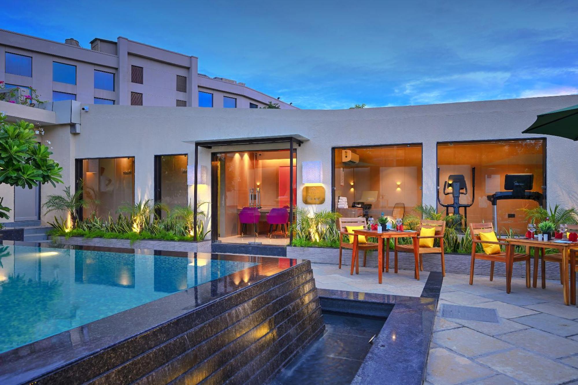 Royale Sarovar Portico Agra Agra  Εξωτερικό φωτογραφία