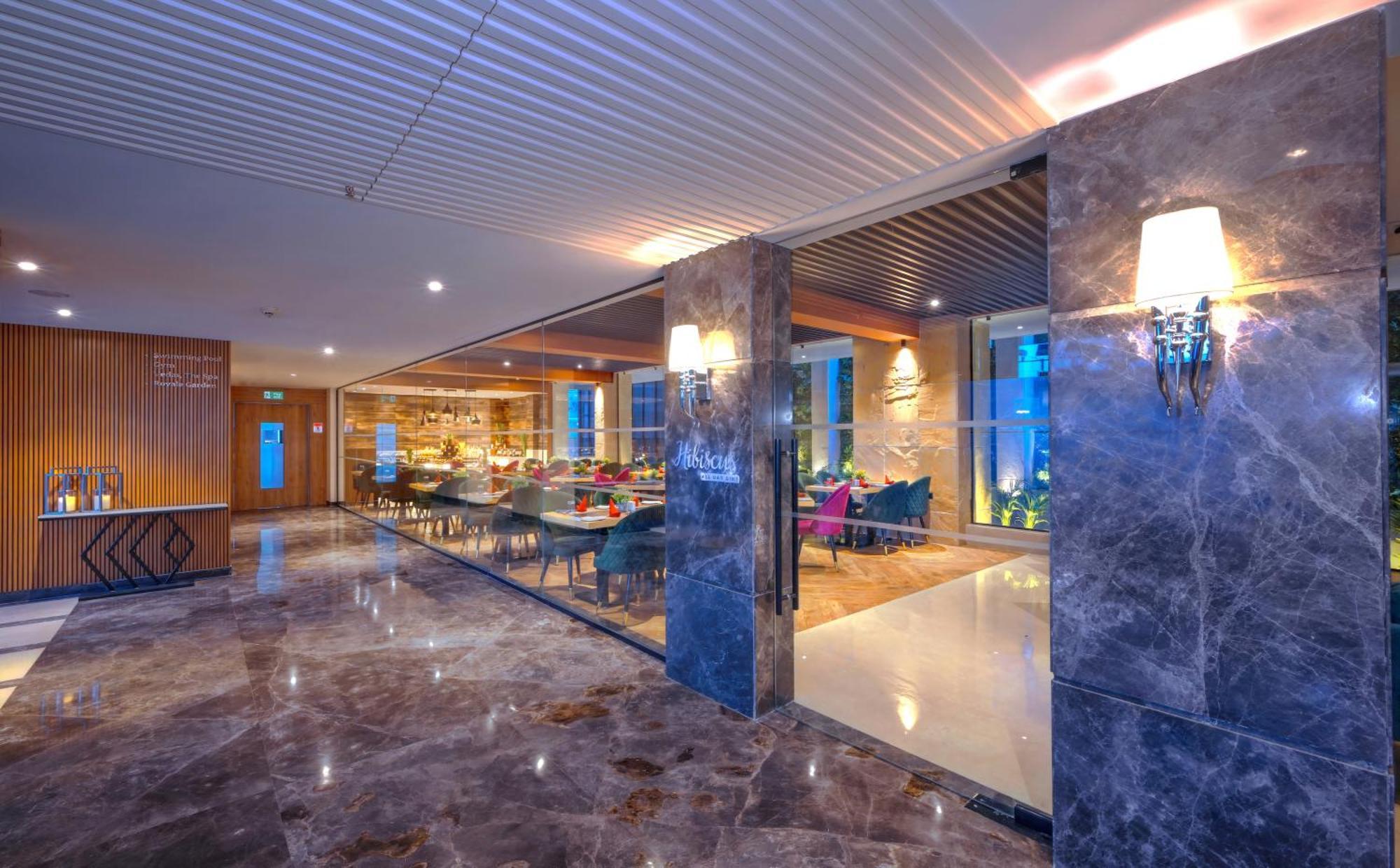 Royale Sarovar Portico Agra Agra  Εξωτερικό φωτογραφία