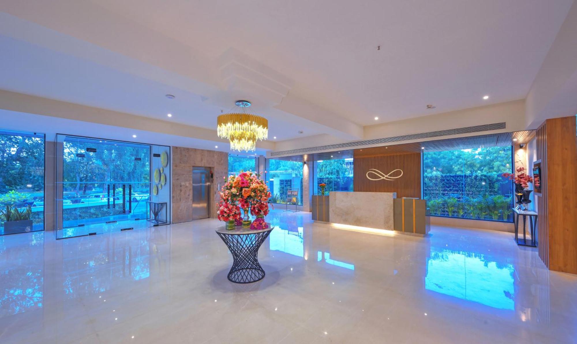 Royale Sarovar Portico Agra Agra  Εξωτερικό φωτογραφία