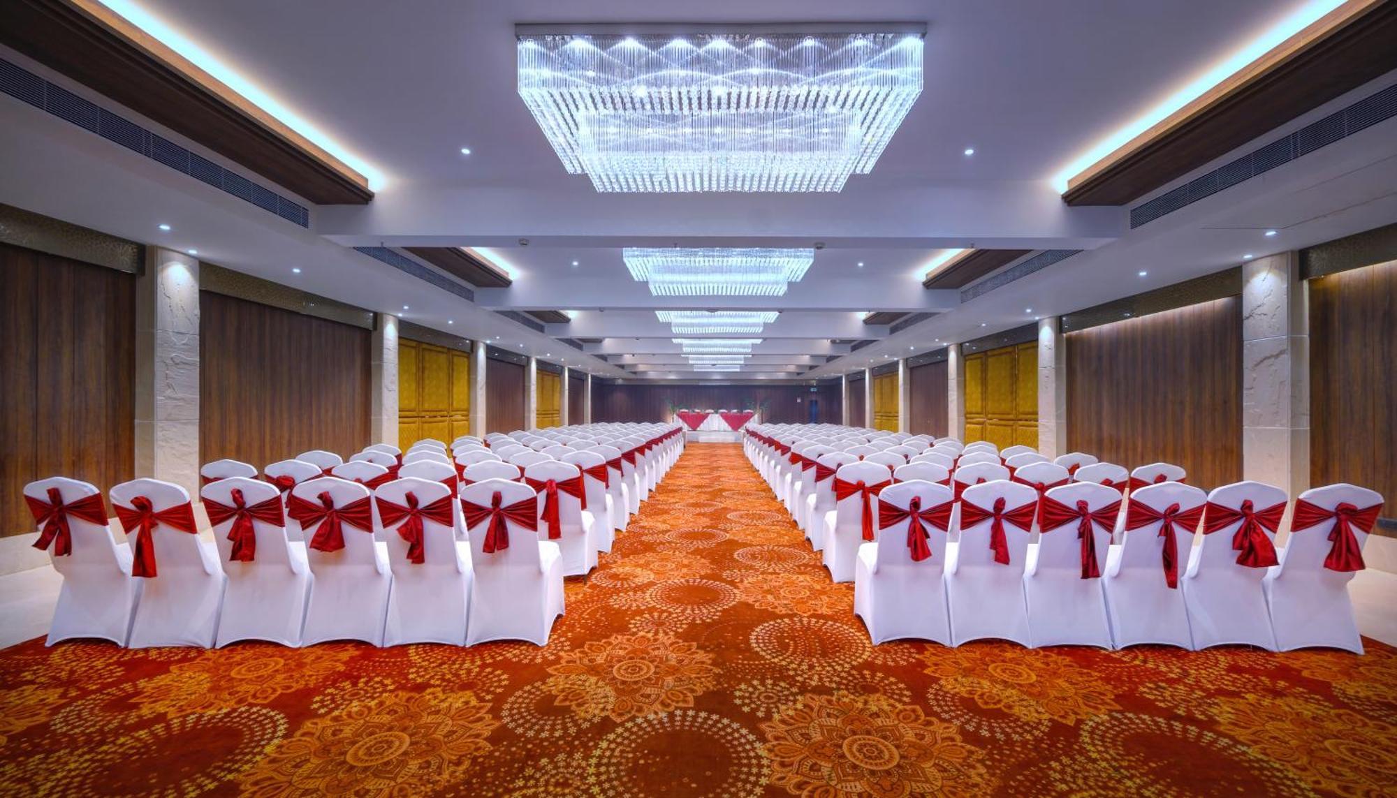 Royale Sarovar Portico Agra Agra  Εξωτερικό φωτογραφία
