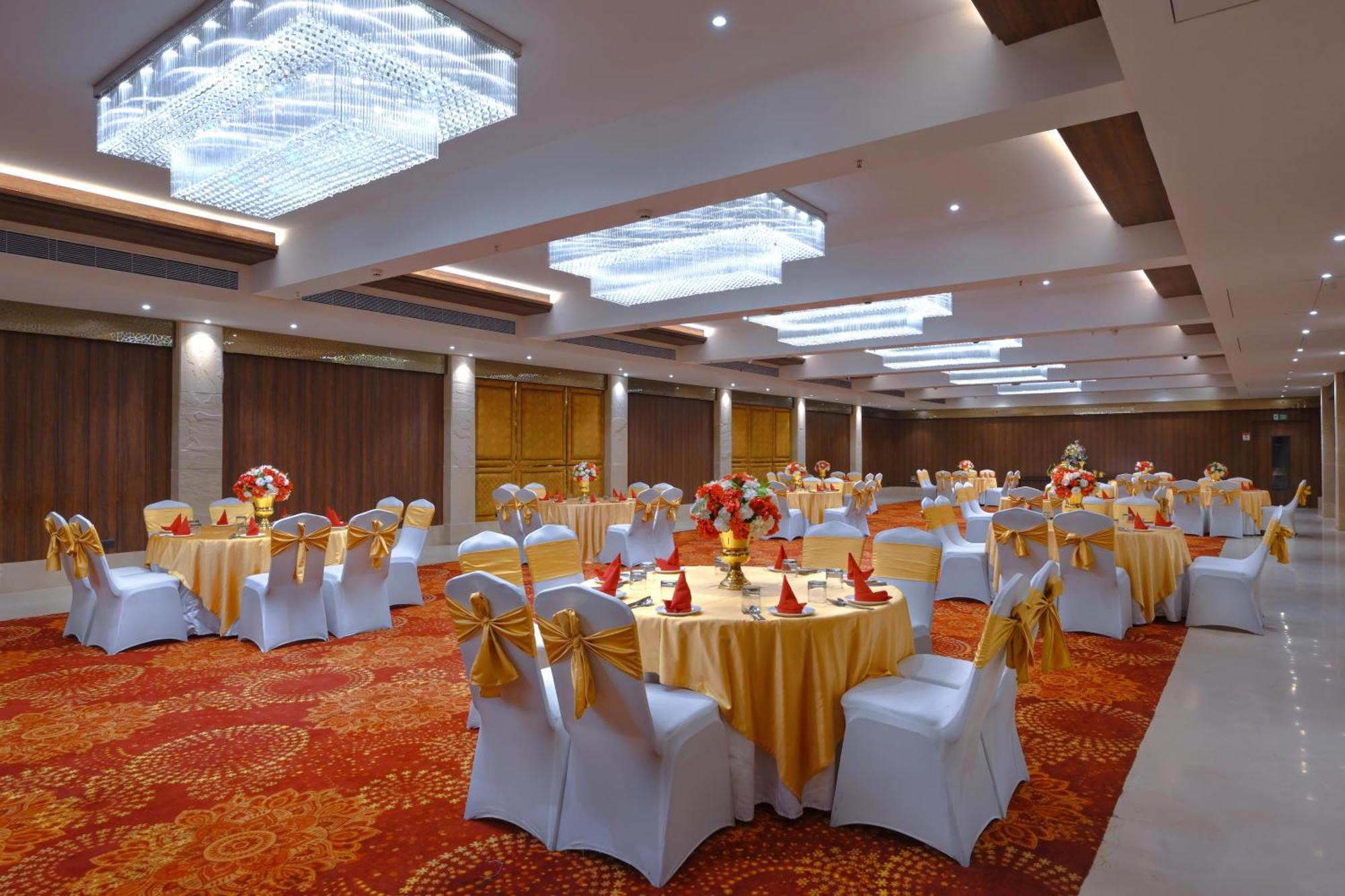 Royale Sarovar Portico Agra Agra  Εξωτερικό φωτογραφία