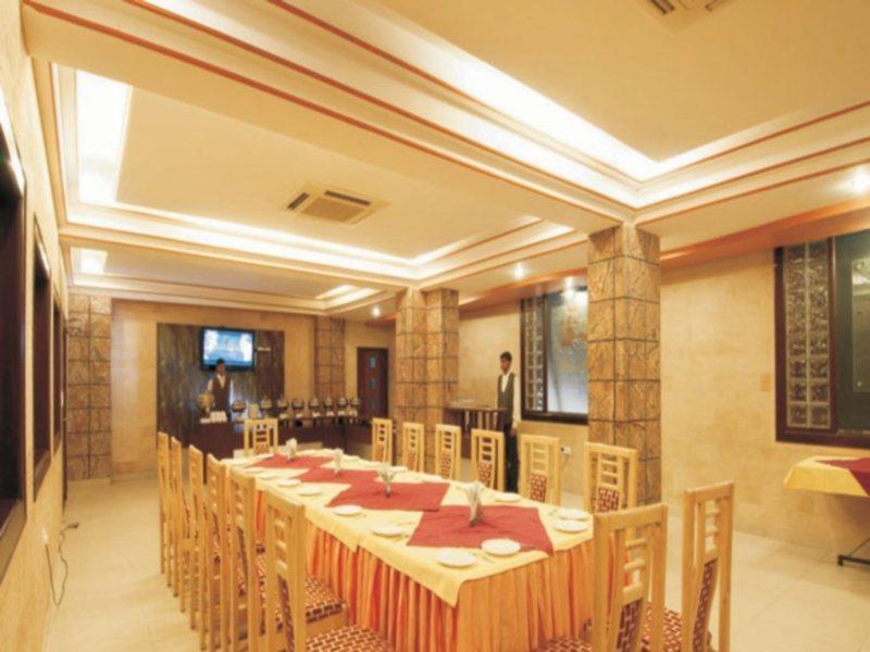 Royale Sarovar Portico Agra Agra  Εξωτερικό φωτογραφία