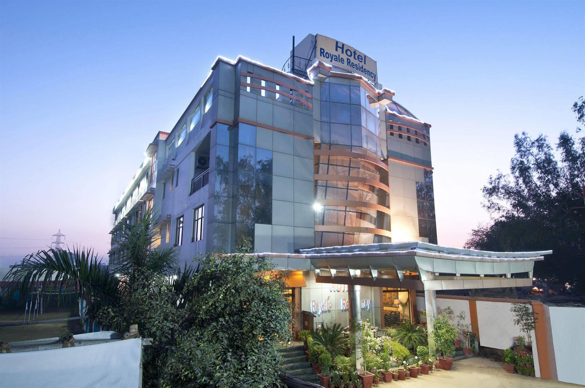 Royale Sarovar Portico Agra Agra  Εξωτερικό φωτογραφία